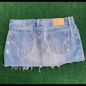 ~ Vintage 90’s Hollister mini skirt✨
* It is a SIZE 5!